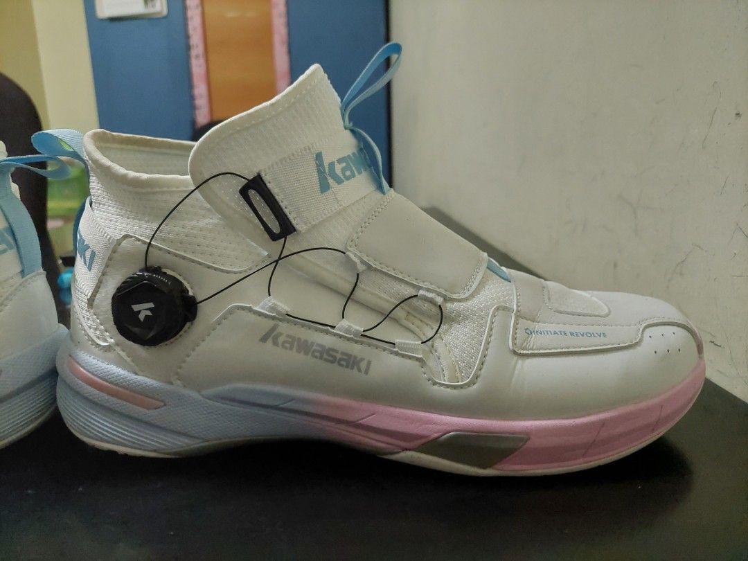 Badminton on sale shoes kawasaki