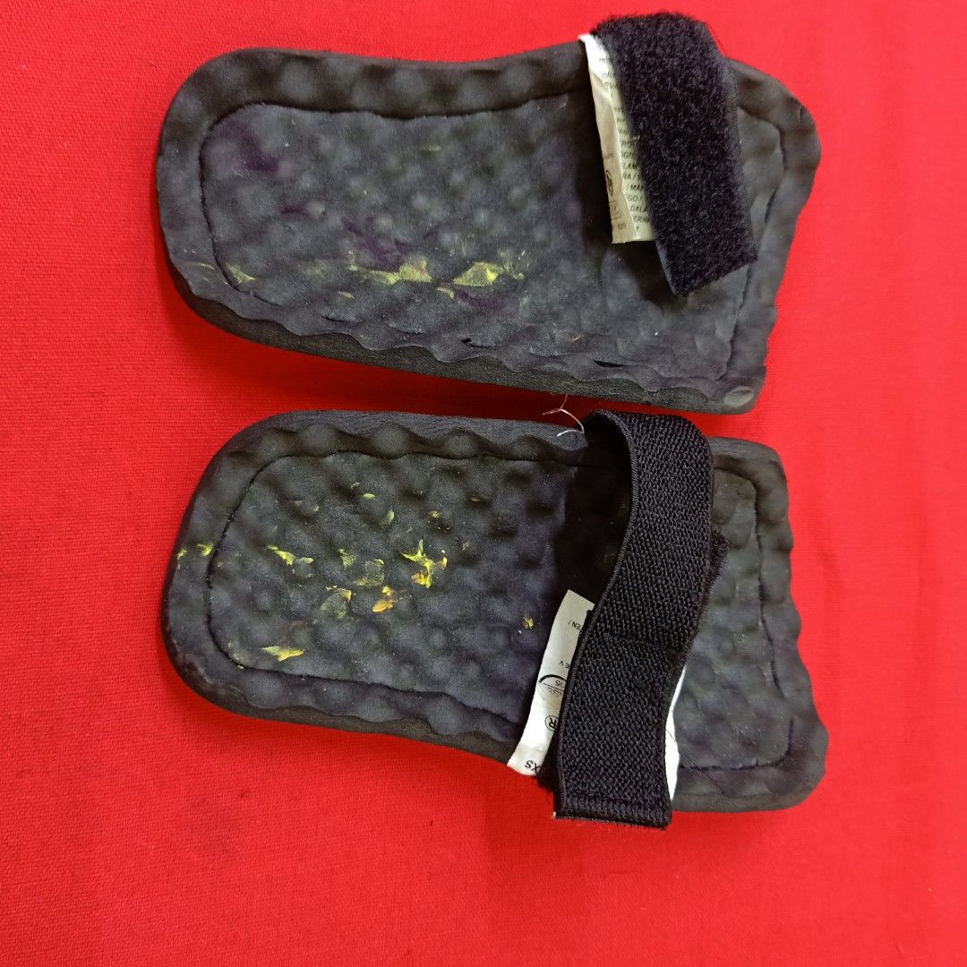 L33 Sondico Flair UK football shinpads pair for 175 each Health