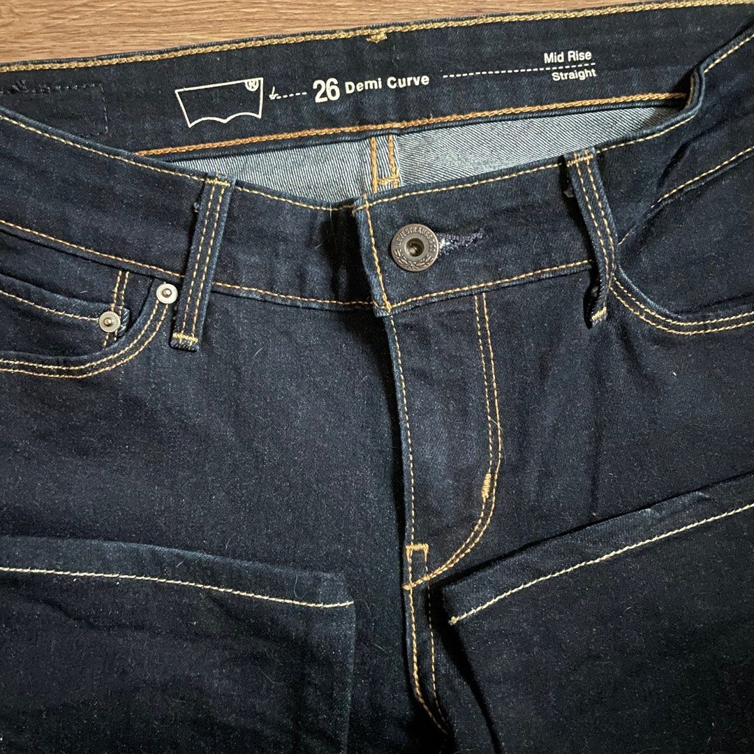 Levis demi curve mid rise straight outlet