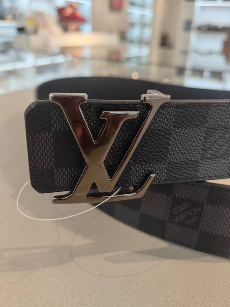 LOUIS VUITTON M0213 INITIALES 40MM REVERSIBLE BELT DAMIER GRAPHITE CANVAS WITH BLACK SUPPLE CALF LEATHER