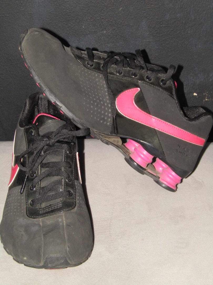 Womens nike shox on sale deliver shoes black pink