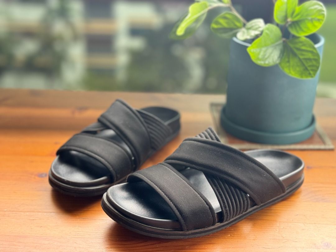 Men's footwear clearance slippers