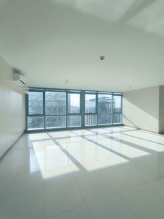 Penthouse for Sale in Uptown BGC near to Uptown Mall, Mitsukoshi Mall, One Uptown, Uptown Ritz, Uptown Parksuites, Central Park West, Park West, Madison Park West, Time Square West, Uptown Arts, Uptown Modern