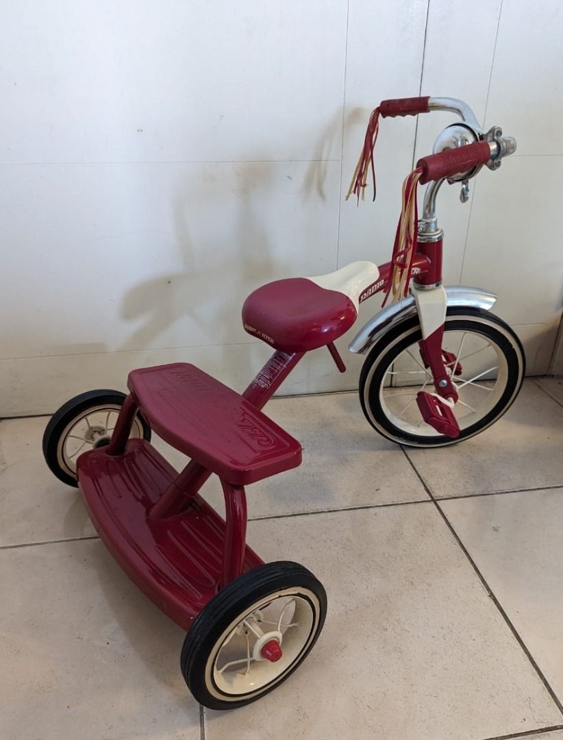 Classic red dual deck tricycle top