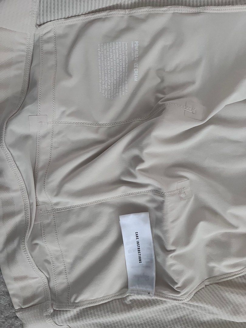 Rapha Core Off White (Category: Bicycles) located in Subang Jaya. Submitted by iamzugo (Listing ID 1286989428, Image 2). Description: Rapha Core Off White Small Size RFS - Downsizing.