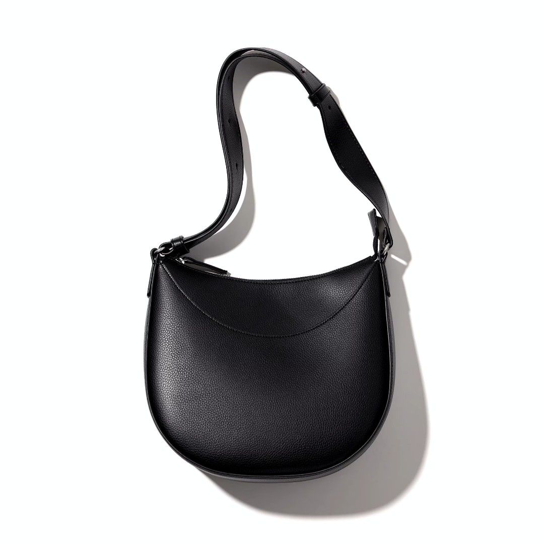 Uniqlo Nylon Body Bag, Women's Fashion, Bags & Wallets, Cross-body Bags on  Carousell