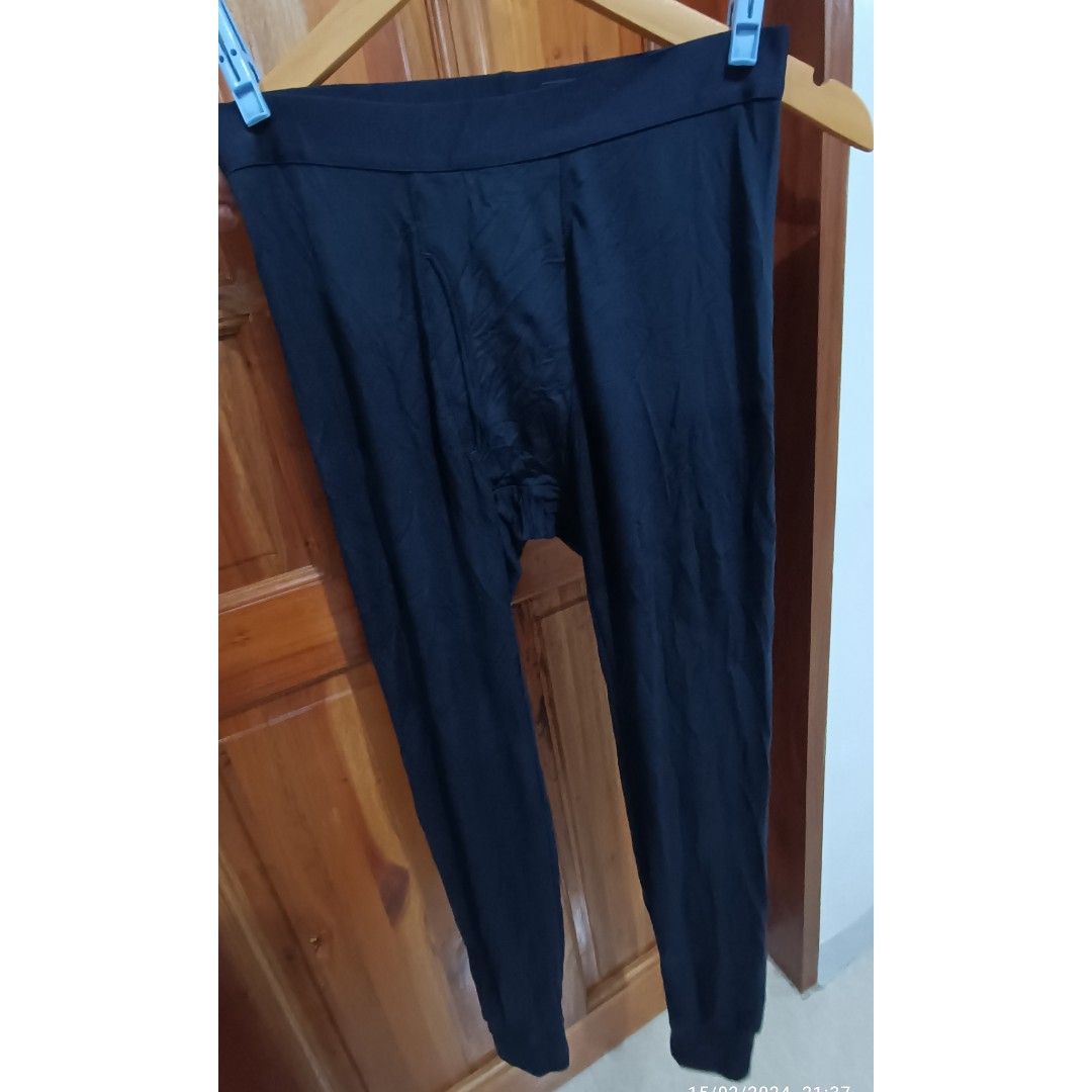Uniqlo Heattech Tights, Men's Fashion, Bottoms, Trousers on Carousell