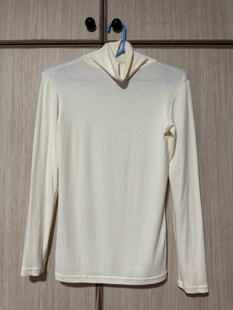 White turtle neck top Women s Fashion Tops Longsleeves on Carousell