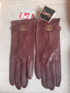 Ysl Leather Gloves size 18
brand new with tag
sheepskin leather


Size 18cm