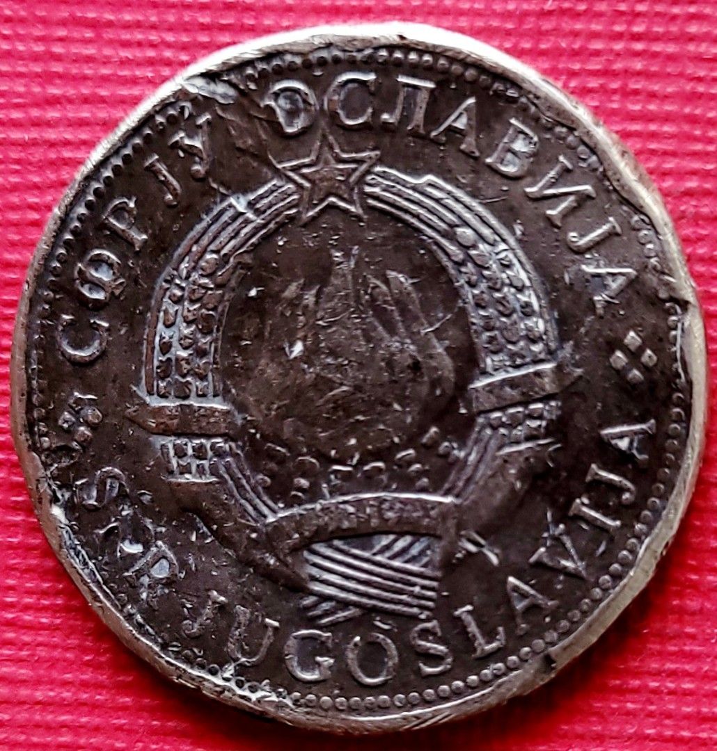 變体幣一099哥倫比亞1976年5元錢幣乙枚（保真，缺料，出廠時壓損）。, 書籍、休閒與玩具, 收藏、紀念品, 錢幣、紙鈔在旋轉拍賣