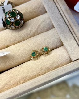 10 karat gold Emerald stud earrings