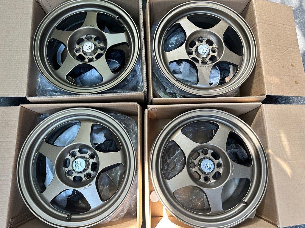 15” Spoon design code 5111X bronze Mags 4Holes pcd 100 Brandnew (Category: Mags and Tires) located in Quezon City. Submitted by mindanaotyrehaus (Listing ID 1287208227, Image 1). Description: 4pcs 15” Spoon Design code 5111X Bronze color Brandnew mags 4 holes pcd 100 x7 width/ offset 35 sold as set 4pcs for 15,500 pesos mags only * price may change without prior notice * fix price * Cash transaction/ GCash or BDO Online Transfer only First come f