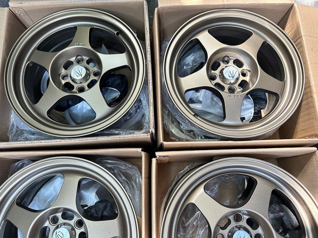 15” Spoon design code 5111X bronze Mags 4Holes pcd 100 Brandnew (Category: Mags and Tires) located in Quezon City. Submitted by mindanaotyrehaus (Listing ID 1287208227, Image 2). Description: 4pcs 15” Spoon Design code 5111X Bronze color Brandnew mags 4 holes pcd 100 x7 width/ offset 35 sold as set 4pcs for 15,500 pesos mags only * price may change without prior notice * fix price * Cash transaction/ GCash or BDO Online Transfer only First come f