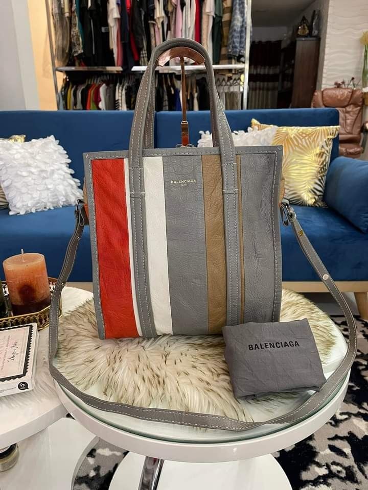 Balenciaga hotsell bazar medium