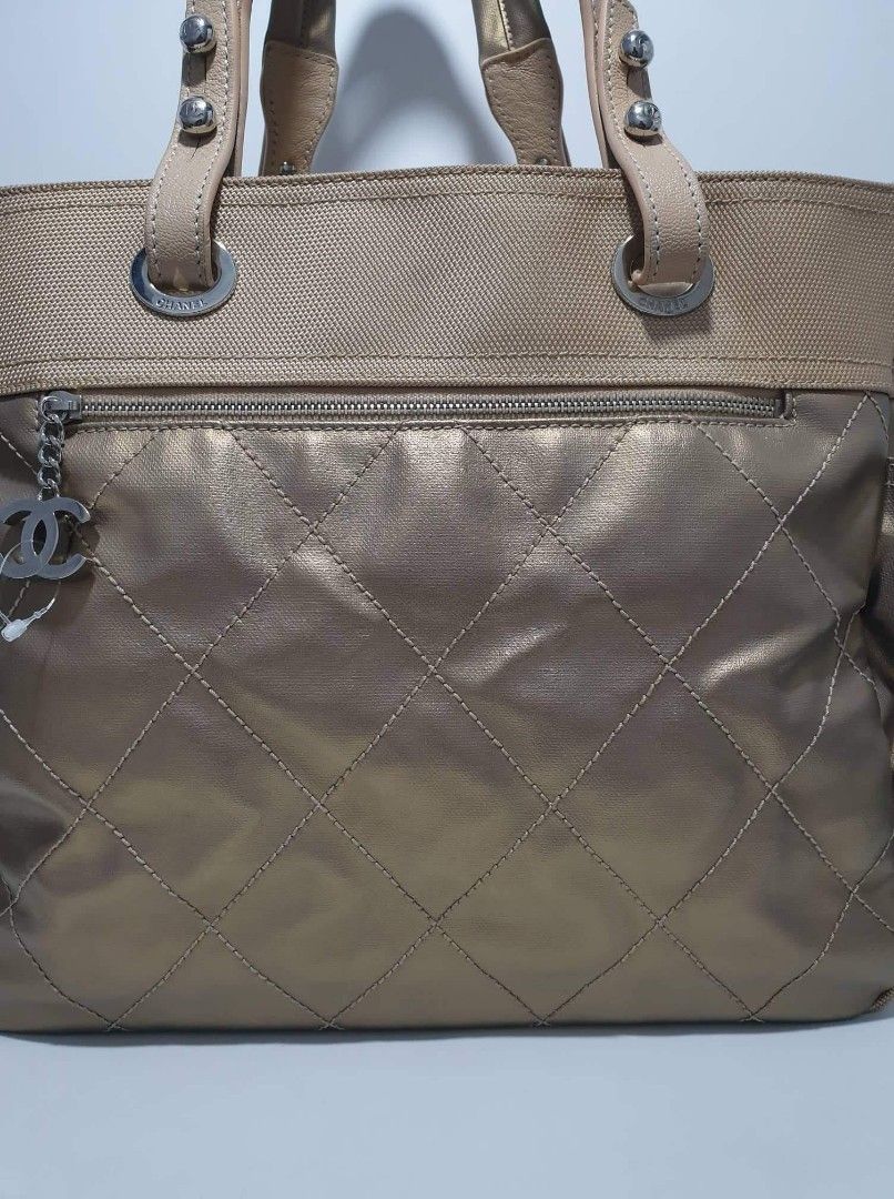 💯% Original Chanel Tote Bag (Category: Luxury Bags & Wallets) located in Manila. Submitted by mippolin (Listing ID 1287328332, Image 2). Description: 💯% Original Chanel Tote Bag from Japan no Issue money back guarantee po.