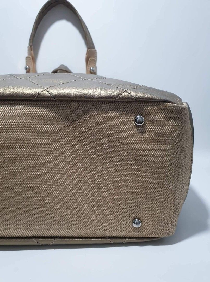 💯% Original Chanel Tote Bag (Category: Luxury Bags & Wallets) located in Manila. Submitted by mippolin (Listing ID 1287328332, Image 3). Description: 💯% Original Chanel Tote Bag from Japan no Issue money back guarantee po.