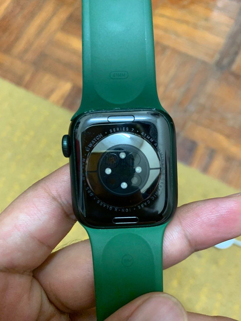 Green light on clearance apple watch series 5