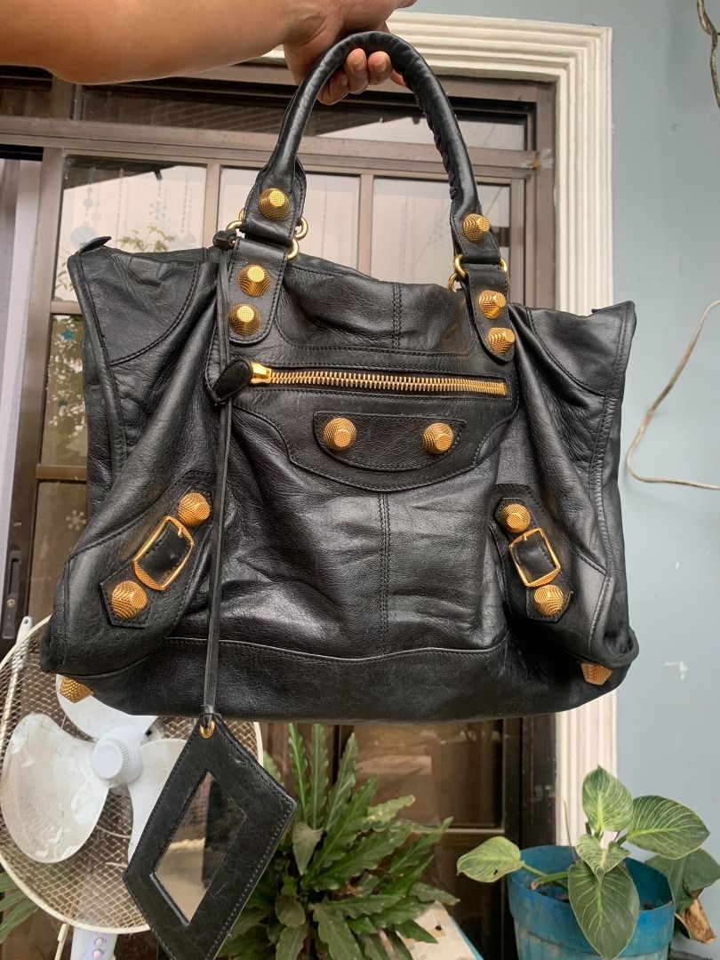 Balenciaga giant store work