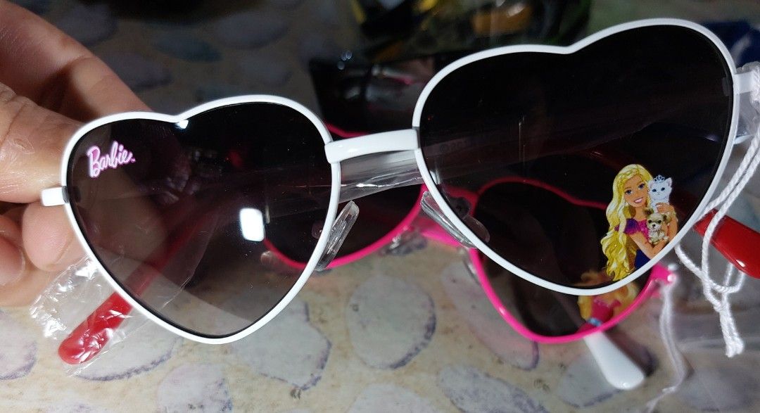 White Heart Sunglasses worn by Barbie (Alexandra Shipp) in Barbie movie |  Spotern