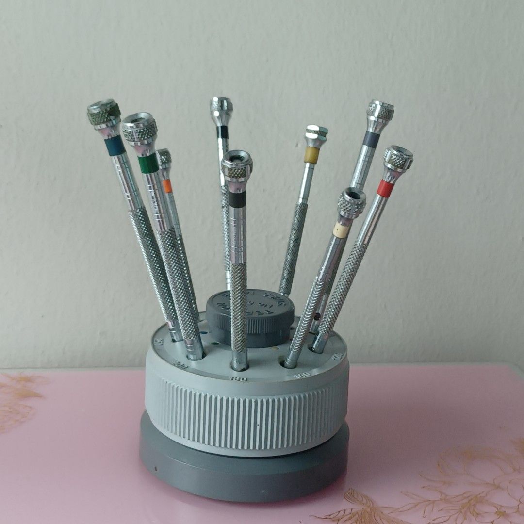 Bergeon 9 Piece Flat Screwdriver Set on Rotating Stand 5970