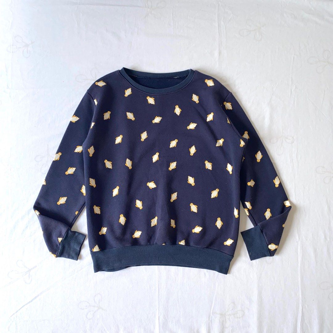 dark blue penguin patterned pullover (Category: Coats, Jackets and Outerwear) located in Baguio. Submitted by basicthriftbaguio (Listing ID 1287262624, Image 1). Description: dark blue penguin patterned pullover 💙 super cute nito 🫶🏻 fits S-M no flaws, not faded ₱250.