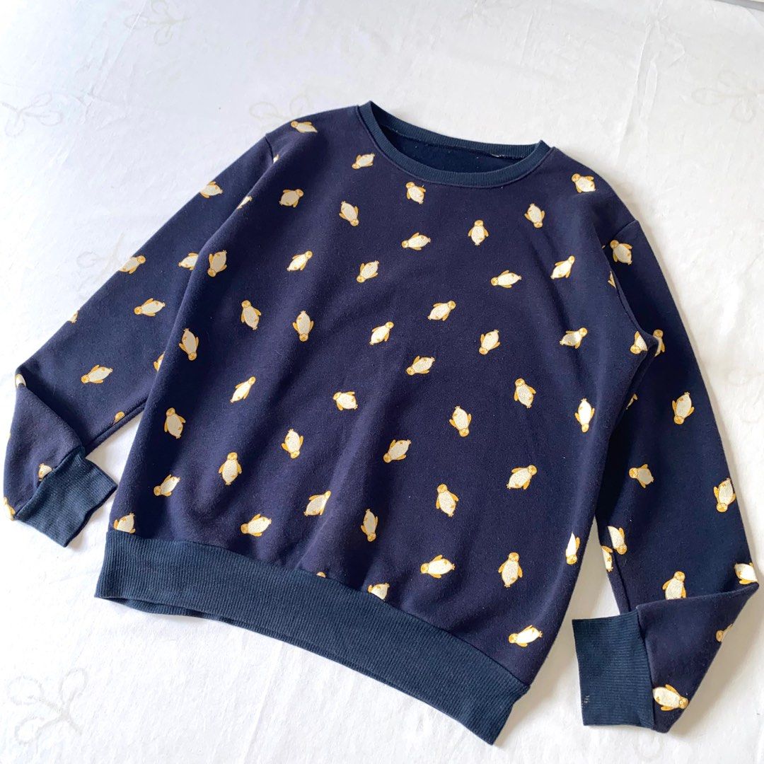 dark blue penguin patterned pullover (Category: Coats, Jackets and Outerwear) located in Baguio. Submitted by basicthriftbaguio (Listing ID 1287262624, Image 3). Description: dark blue penguin patterned pullover 💙 super cute nito 🫶🏻 fits S-M no flaws, not faded ₱250.