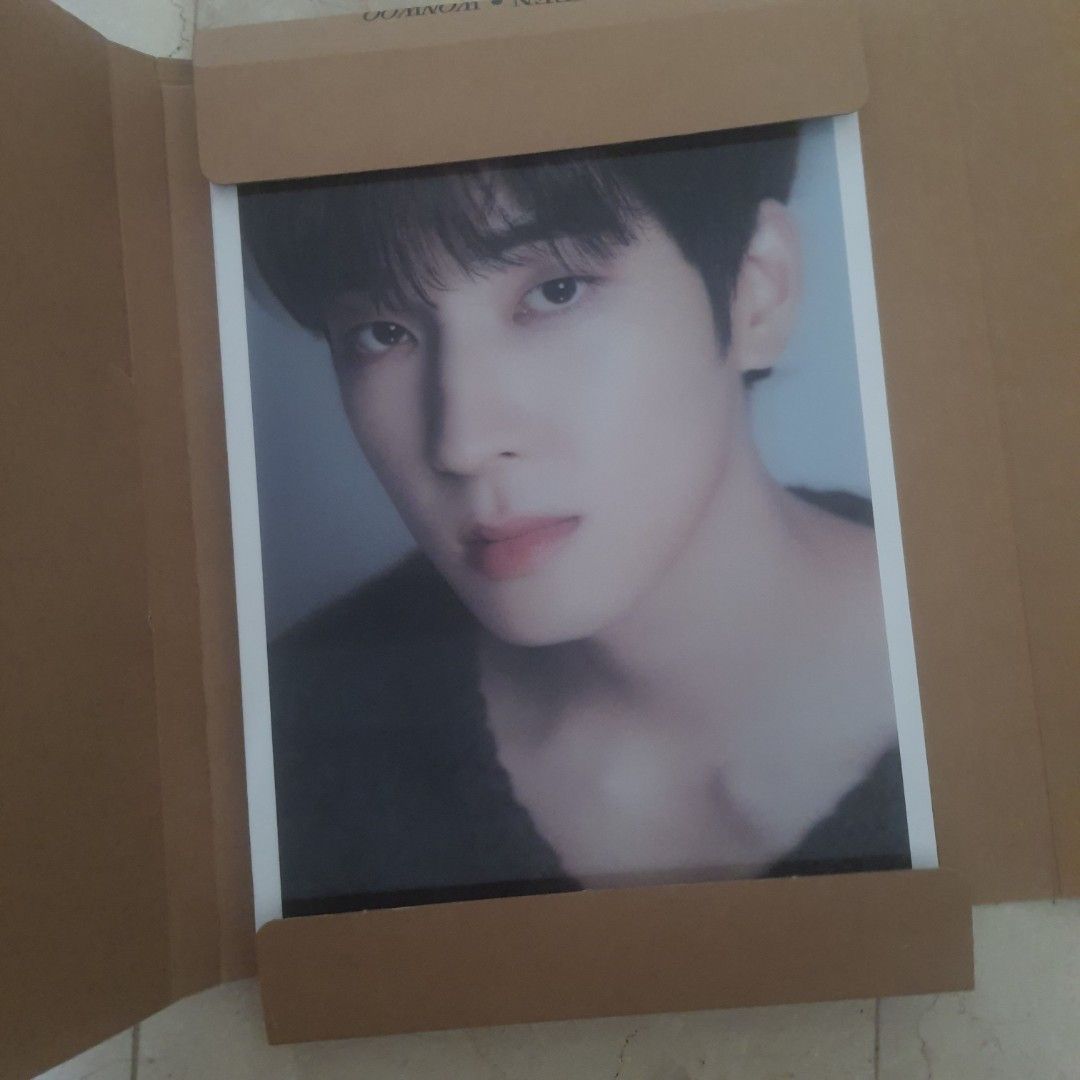 D'Icon Seventeen Wonwoo Lenticular cover (Category: K-Wave Merchandise) located in Quezon City. Submitted by si.leslie (Listing ID 1287164952, Image 2). Description: Decluttering..