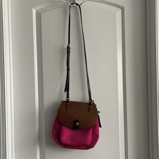 (Category: ) located in . Submitted by fashandtrend (Listing ID 1287250843, Image 1). Description: .