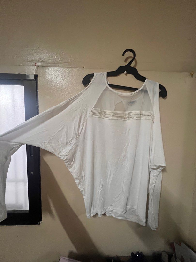 Forever 21 yoga long sleeve top (Category: Activewear) located in Lipa City. Submitted by out_of_the_closet_of_tinabamba (Listing ID 1287258090, Image 2). Description: Cotton Stretchy material With sheer/ see through design When laid flat; Armpit to armpit- 22 inches Length-22 inches.