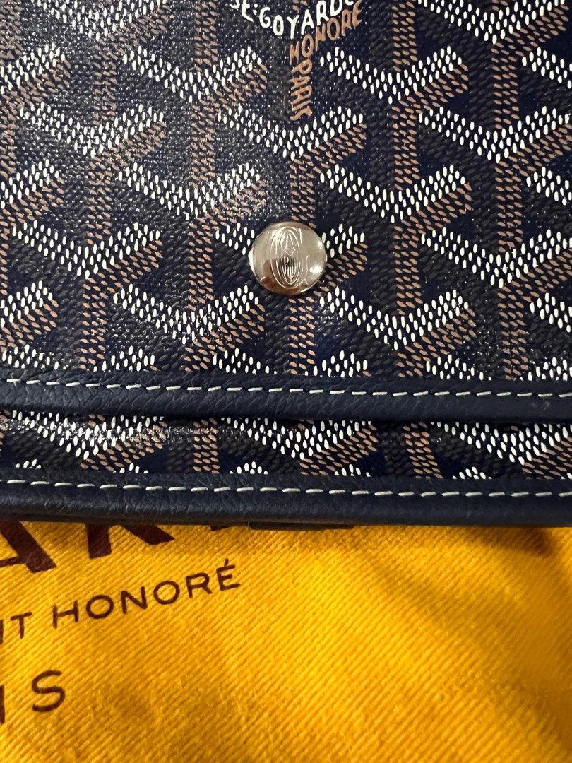 Goyard Plumet (Category: Luxury Bags & Wallets) located in Quezon City. Submitted by ccbargains (Listing ID 1287304717, Image 2). Description: Good as New 100% authentic Comes with dustbag & paperbag No receipt Loc: qc timog Rfs: decluttering.