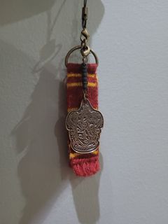Harry potter official merchandise from universal studios - gryffindor scarf keychain