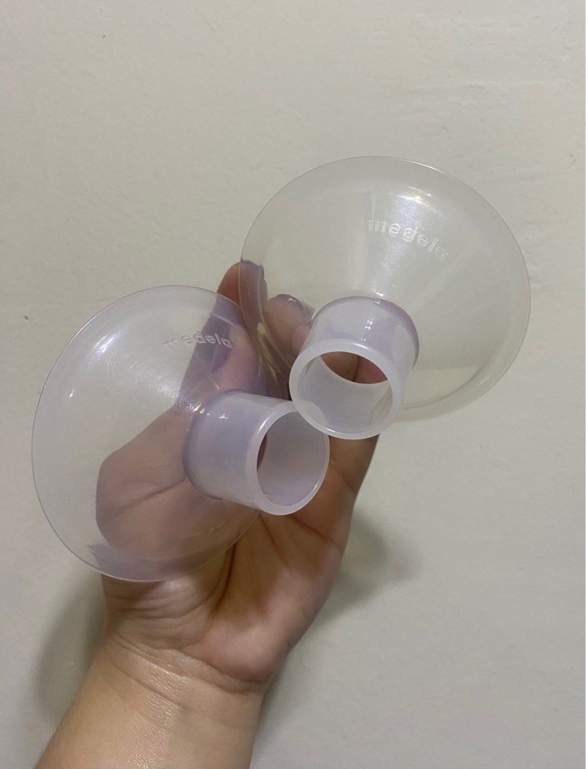 Medela Colostrum bottle with 21mm breastshield (Category: Breastfeeding & Bottle Feeding) located in Davao. Submitted by mblee322 (Listing ID 1287325270, Image 3). Description: 3pcs 80 ml Colostrum bottles 2pcs 21mm Medela PersonalFit Breastshield.