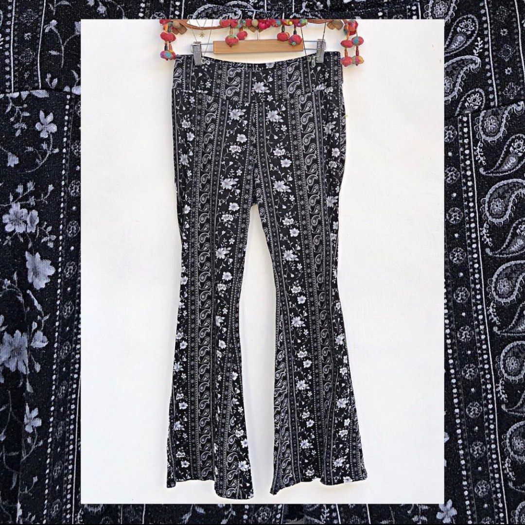 No Boundaries Flare Pants, Women's Fashion, Bottoms, Other Bottoms on  Carousell
