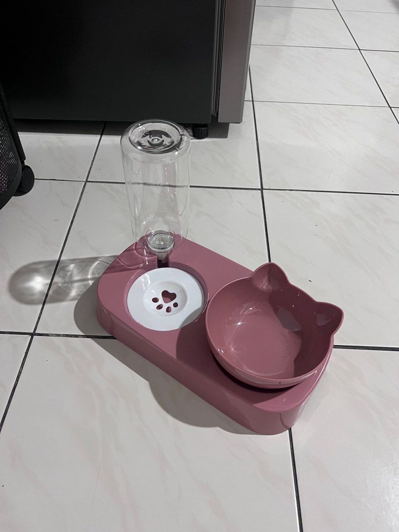 Pet Food & Water Dispenser (Category: Homes & Other Pet Accessories) located in Quezon City. Submitted by fayebree (Listing ID 1287191078, Image 1). Description: .