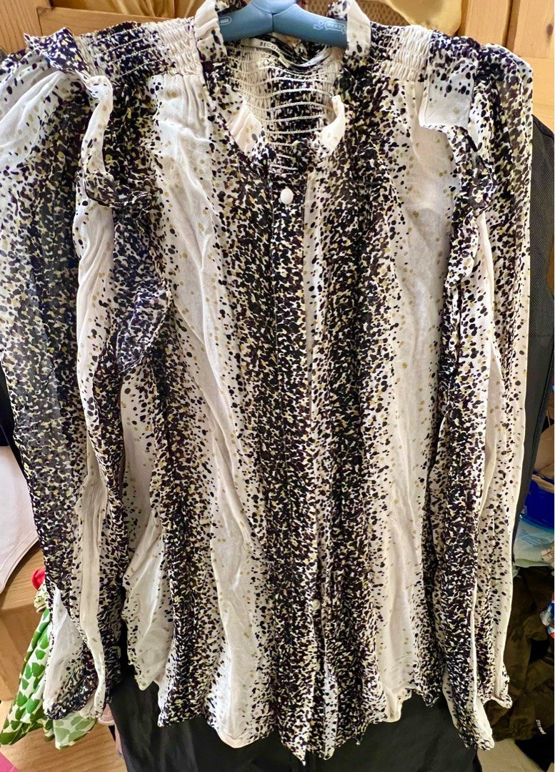 Second Female size 38 （分類：襯衫）位於 Hong Kong。 由 whitepearl7 提交（商品編號 1287323280，圖片 1）。簡介： Original price $2590 Worn once High end fashion Very smooth material 完美主義者免問。