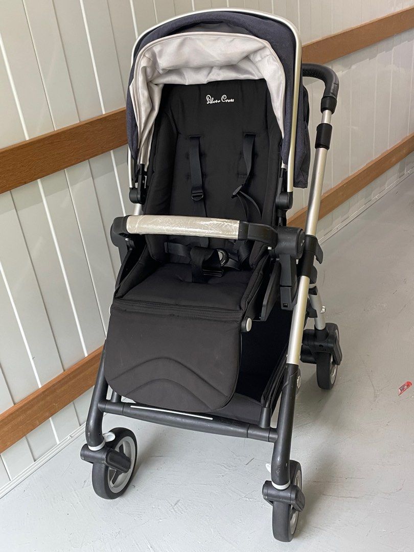 SILVER CROSS Horizon City stroller in Midnight blue with infant