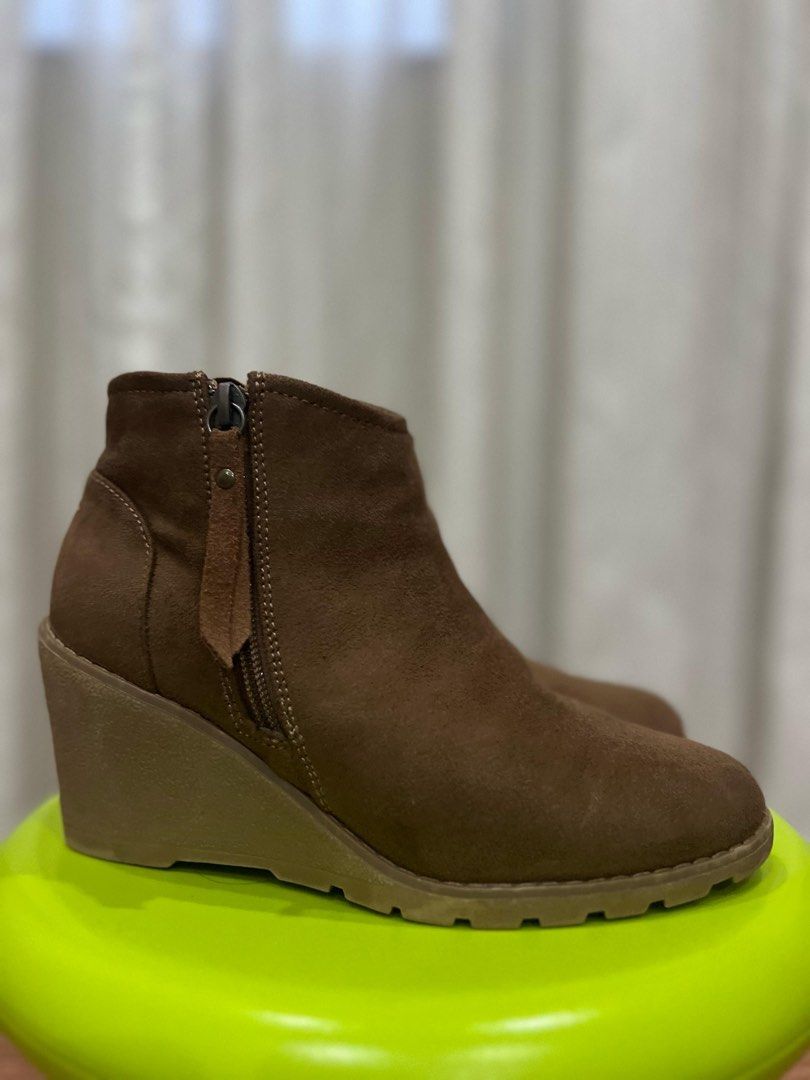 Bob's boots womens top