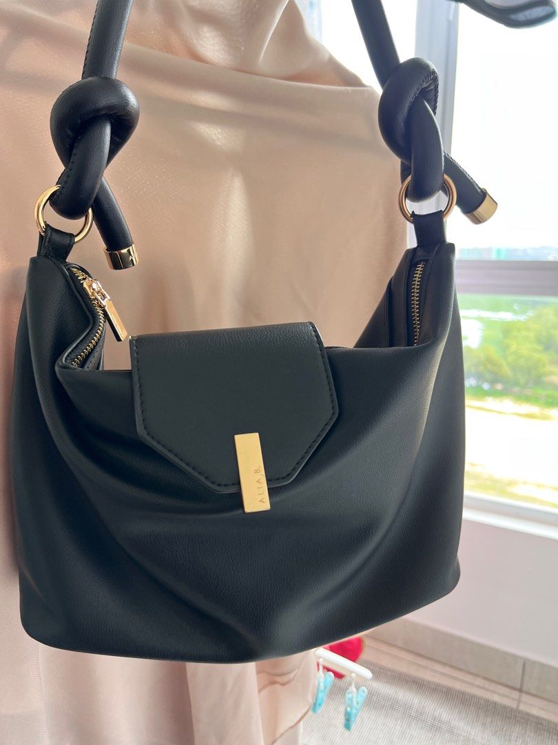 Sometime Alia Bastamam Basta 3 Shoulder Bag