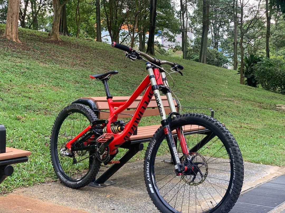 Specialized demo 8 DH 2018 downhill mountain bike Sports