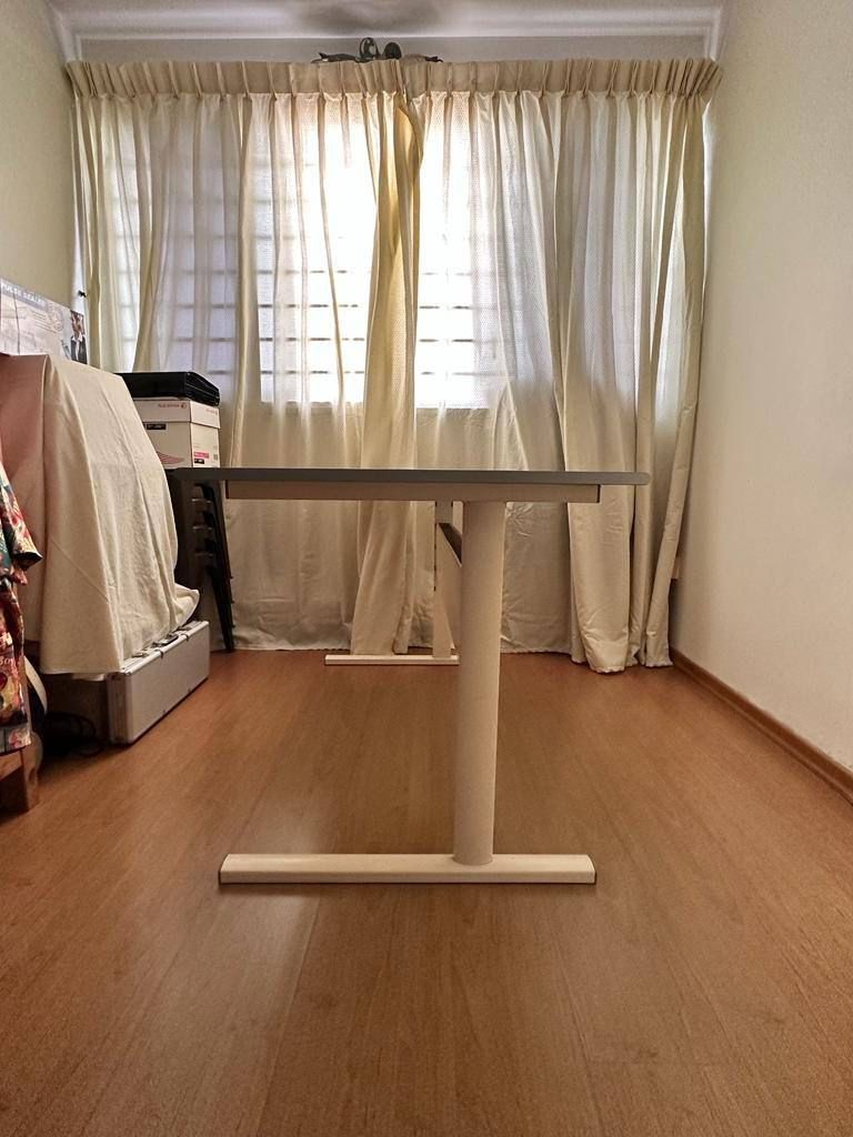 Study Table (Category: Tables & Sets) located in Singapore. Submitted by sesomy (Listing ID 1287159136, Image 3). Description: Sturdy and well cared table. Already dismantled ready for collection. Collection at Postal 120356.