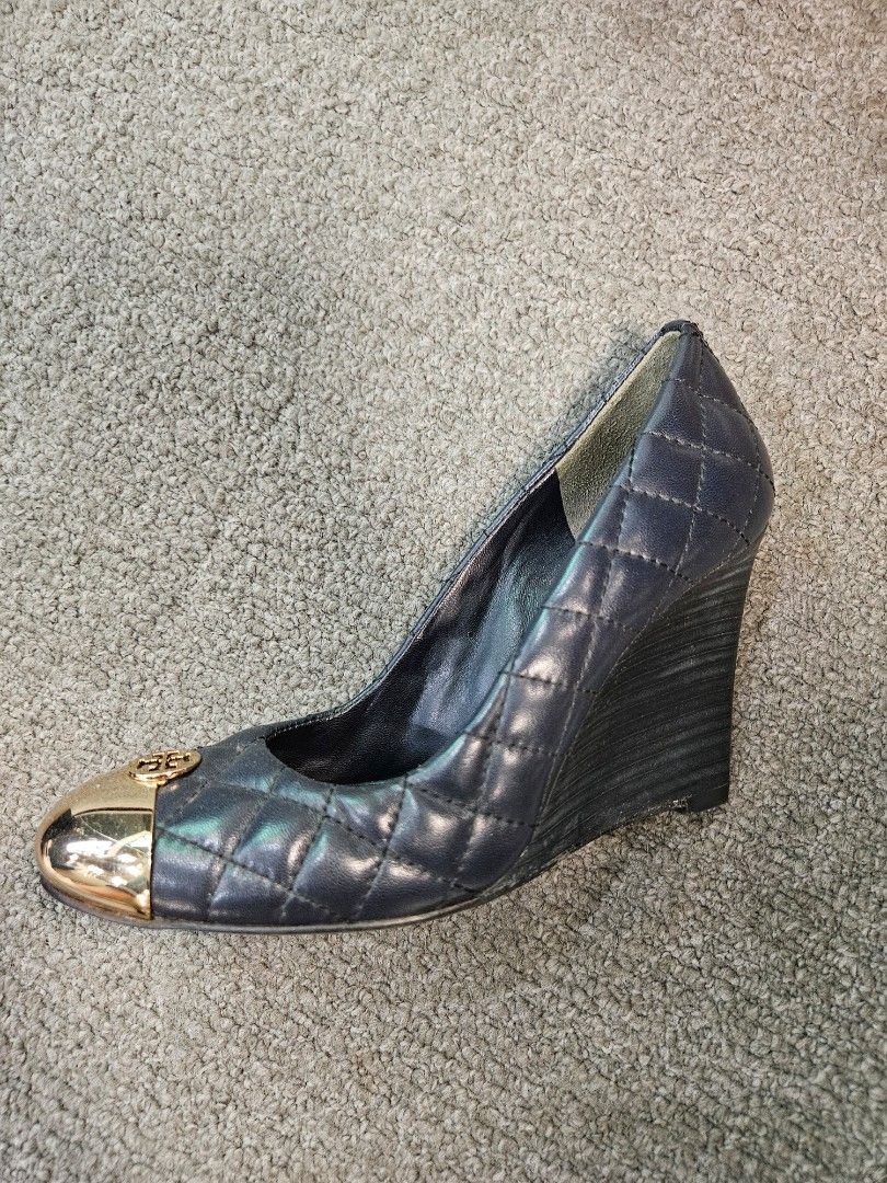 Tory burch quilted wedge new arrivals