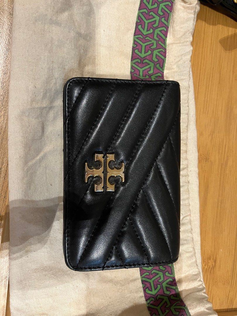 Tory Wallet (Category: Luxury Bags & Wallets) located in San Mateo. Submitted by my_annedorable_preloved (Listing ID 1287263267, Image 1). Description: - Genuine leather - Personal use - no dustbag - Authentic - Actual picture posted.