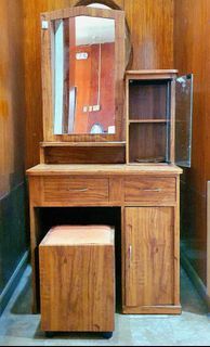 Vanity dresser with mirror and chair