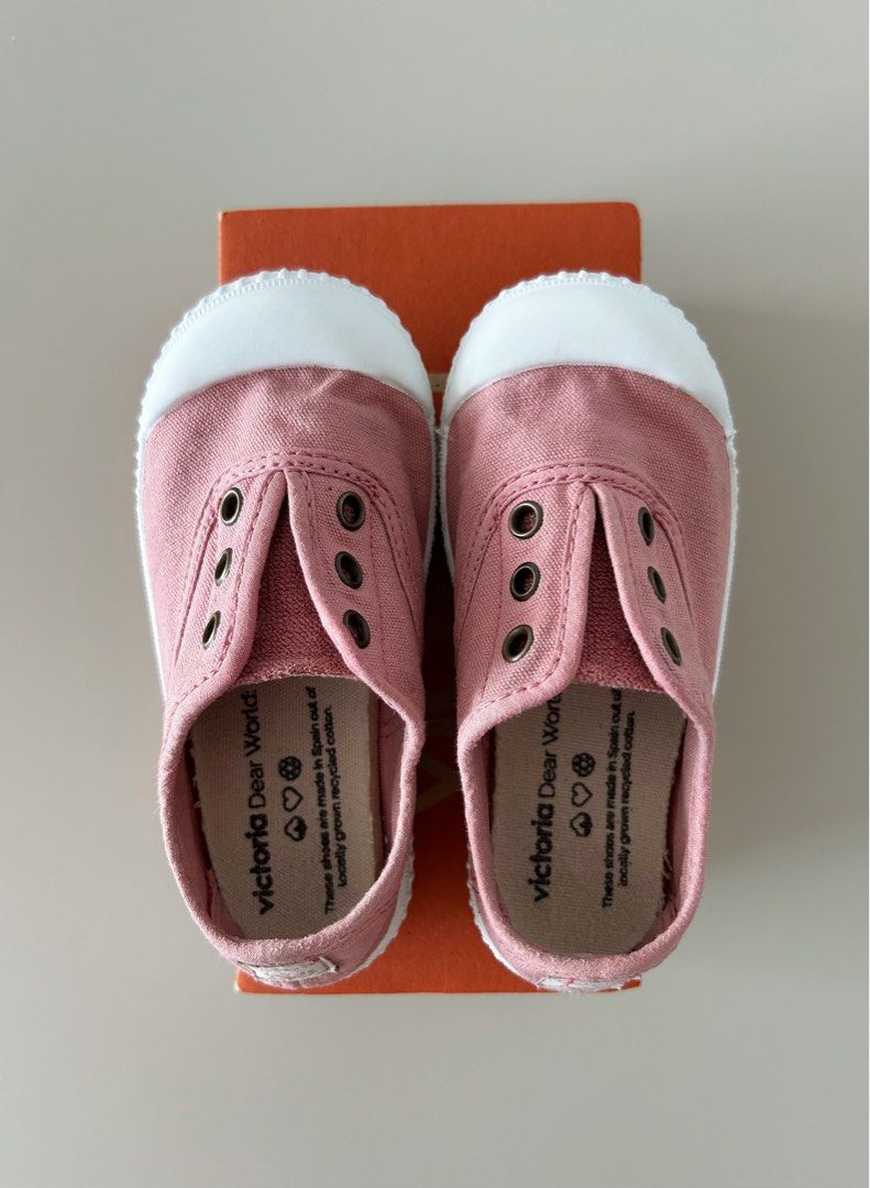 Red slip outlet on trainers