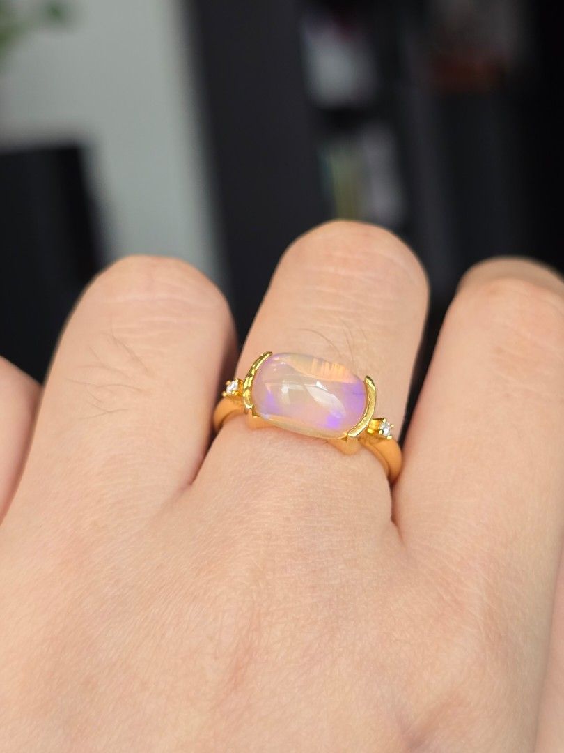 Gold opal top