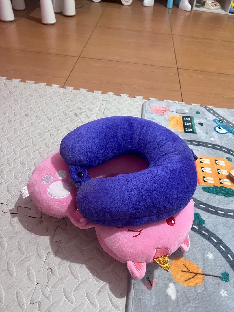 2 pcs Neck Pillow (Category: Babies & Kids Fashion) located in Quezon City. Submitted by fayebree (Listing ID 1287540978, Image 2). Description: .