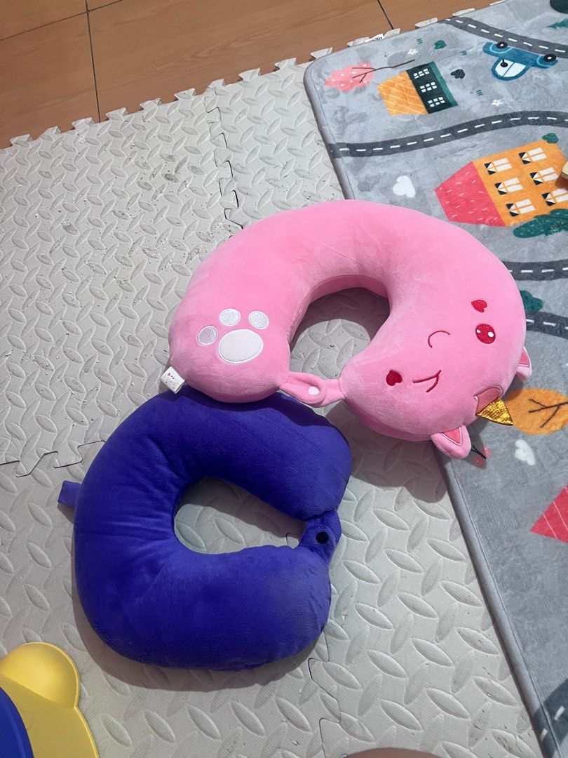 2 pcs Neck Pillow (Category: Babies & Kids Fashion) located in Quezon City. Submitted by fayebree (Listing ID 1287540978, Image 1). Description: .
