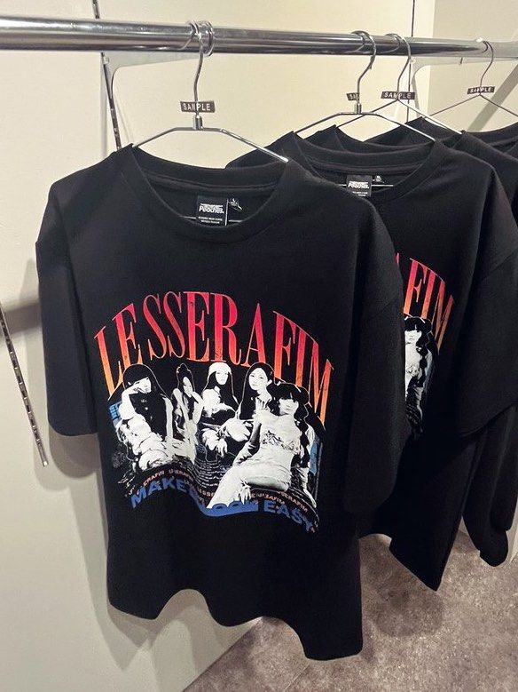LE SSERAFIM x Peaches.] SWEATSHIRT