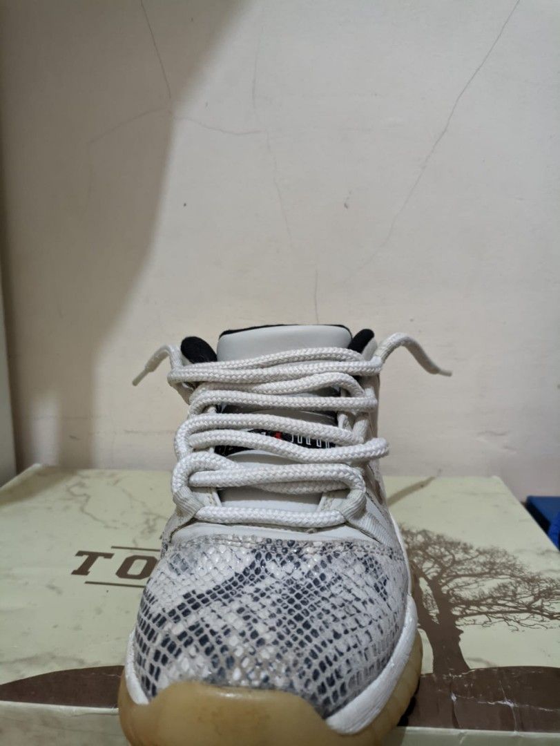 Air Jordan 11 Low White Bone, Fesyen Pria, Sepatu Sneakers di