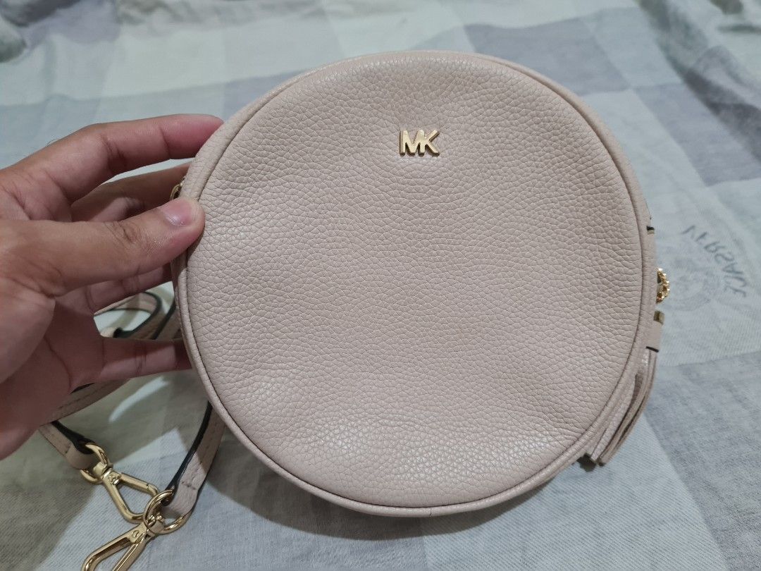 Michael michael kors pebble hot sale leather circle canteen crossbody